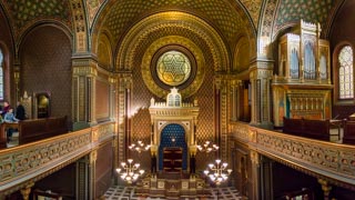Interior de la Sinagoga Española, Praga, República Checa