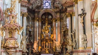 Interior de la Iglesia de San Nicolás, Praga, República Checa
