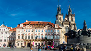 Palacio Kinský (Galería Nacional) y la iglesia de Nuestra Señora antes de Týn, Praga, República Checa