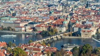 Vista del Puente de Carlos desde la Torre de Petřín, Praga, República Checa